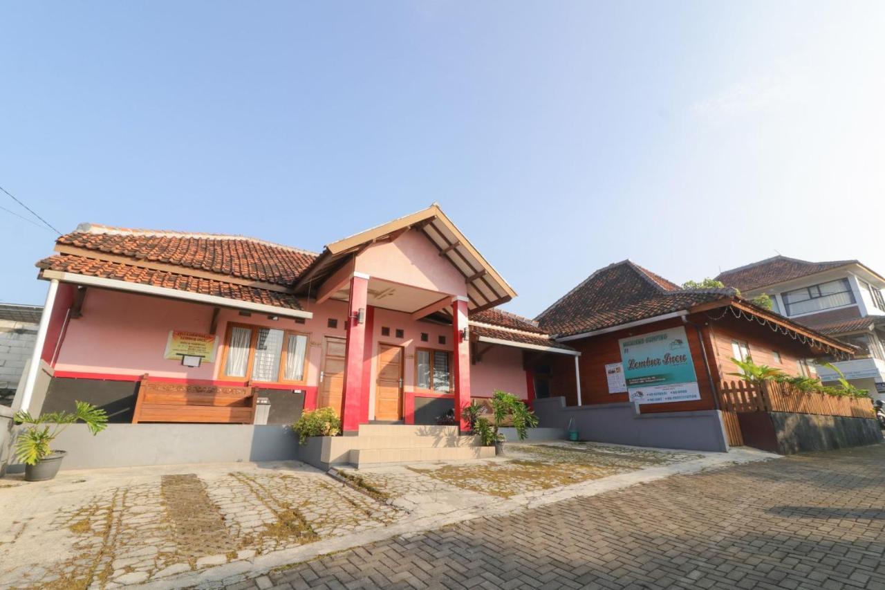 Lembur Incu Syariah Villa & Resto Lembang Exterior foto